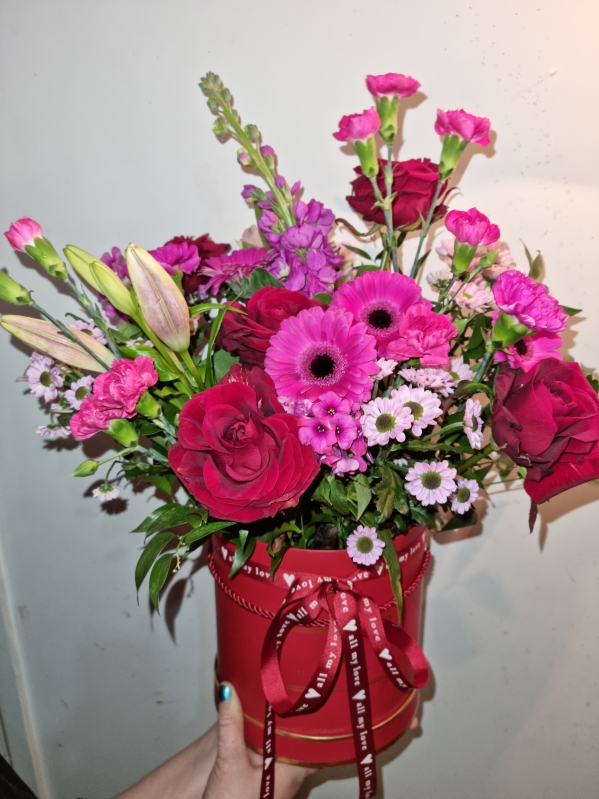 Valentine's hat box buy online or call 01452 526115