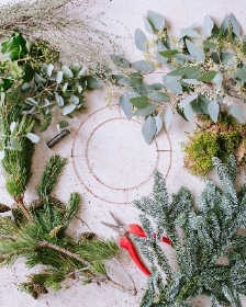 Design your own wreath kit